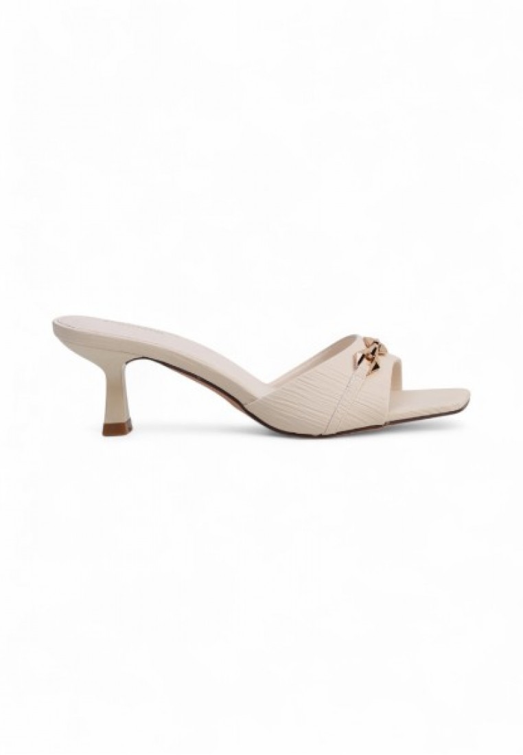 38058 Women Buckle Strap Low Heels Sandals In Apricot